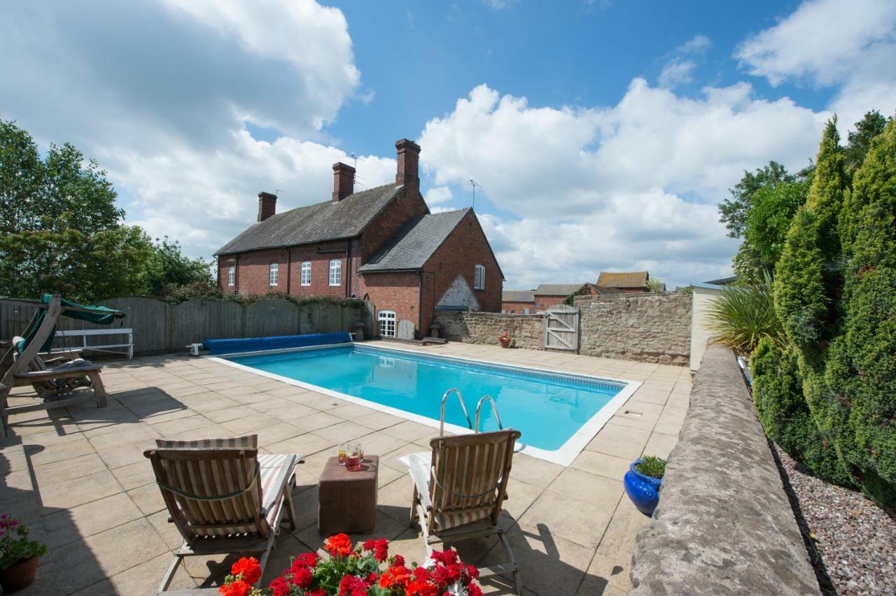 Moreton Hall Farm Acomodação com café da manhã Newport  Exterior foto